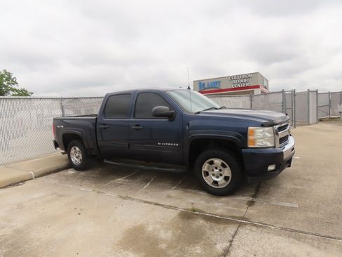 Used 2011 Chevrolet Silverado 1500 LT w/ All-Star Edition AWD/4WD image 7