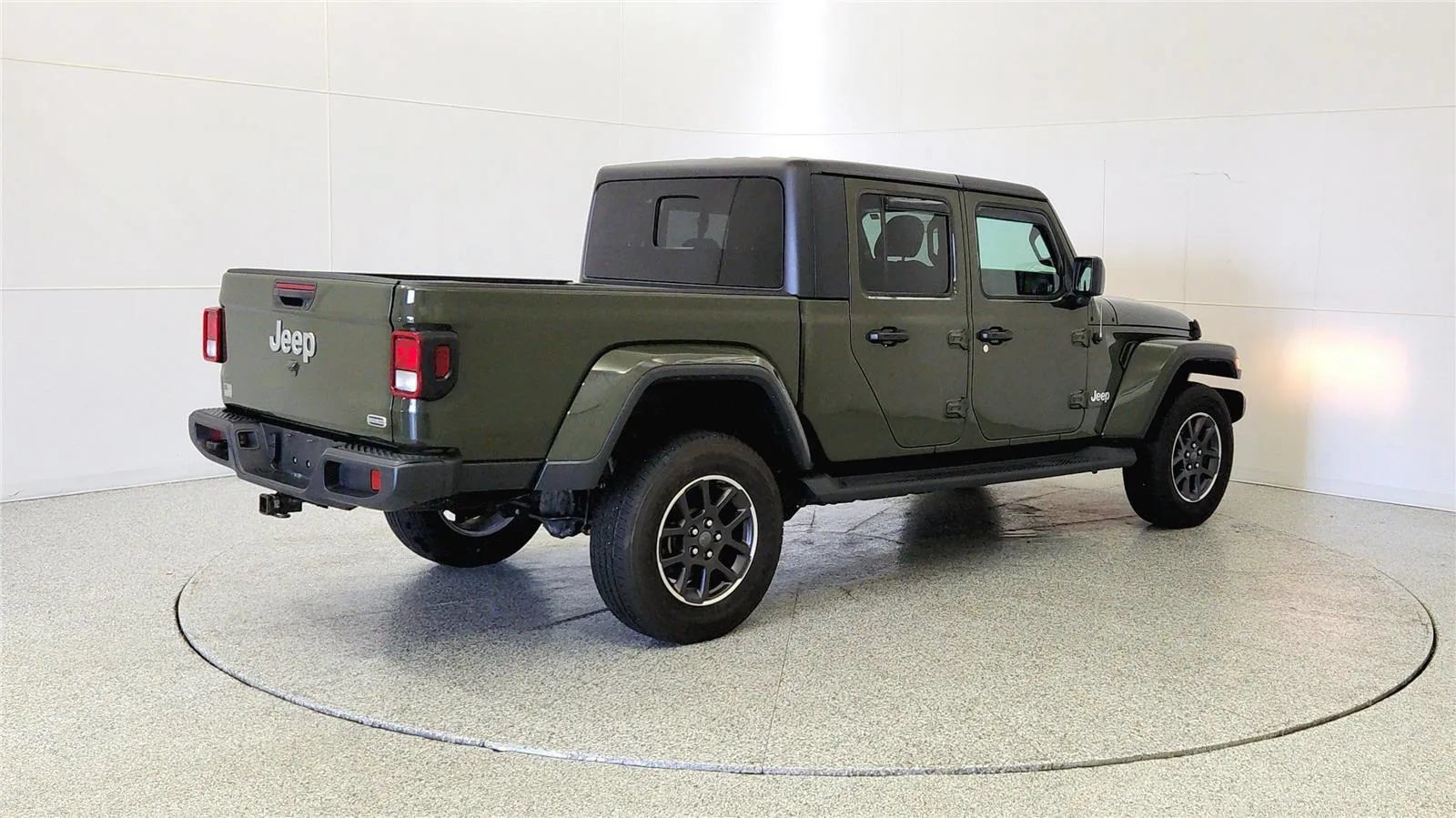 Used 2023 Jeep Gladiator Overland w/ Cold Weather Group AWD/4WD image 8