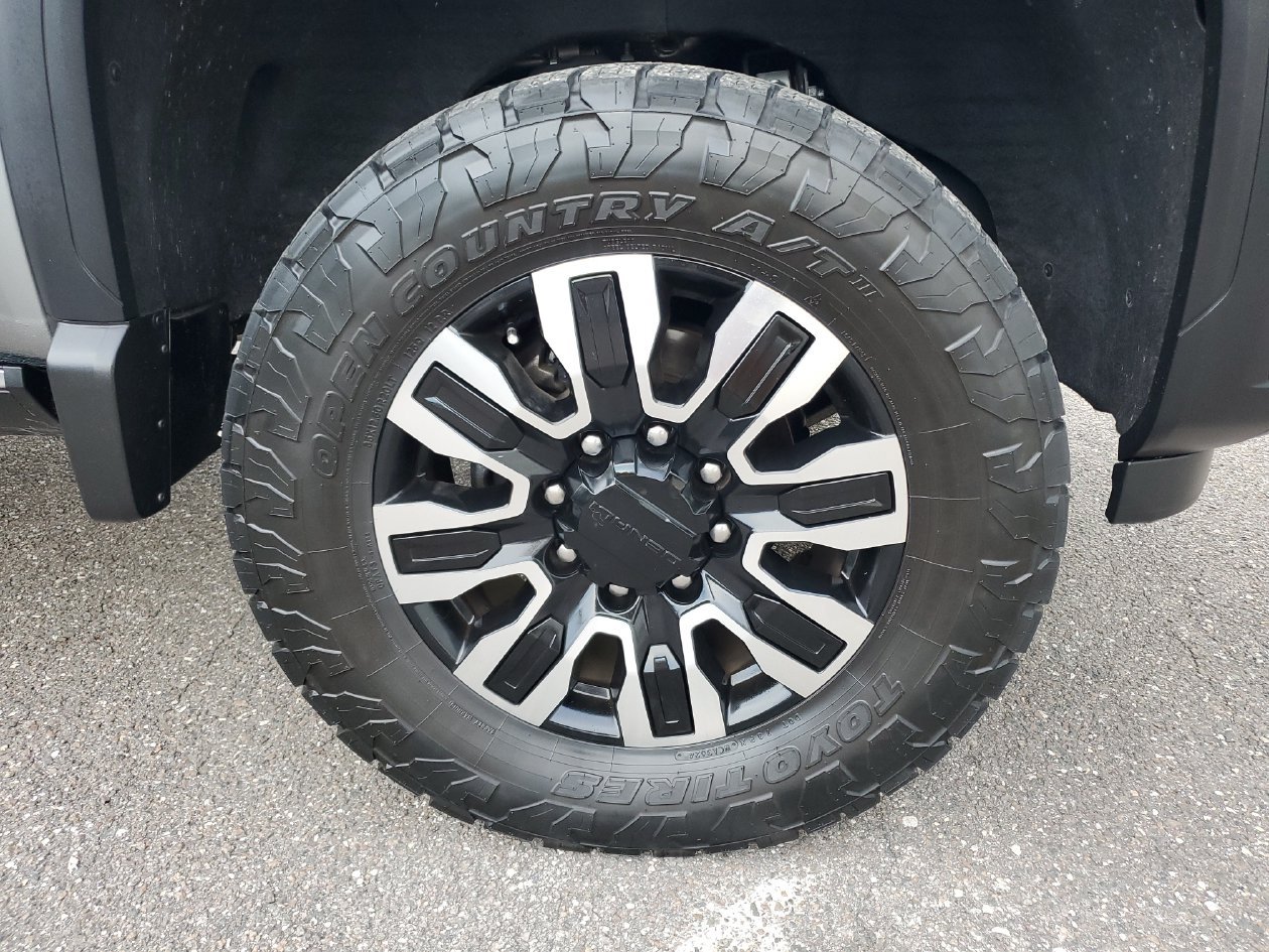 Used 2024 GMC Sierra 2500 Denali Ultimate AWD/4WD image 5