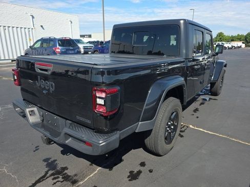 Used 2021 Jeep Gladiator Sport AWD/4WD image 4
