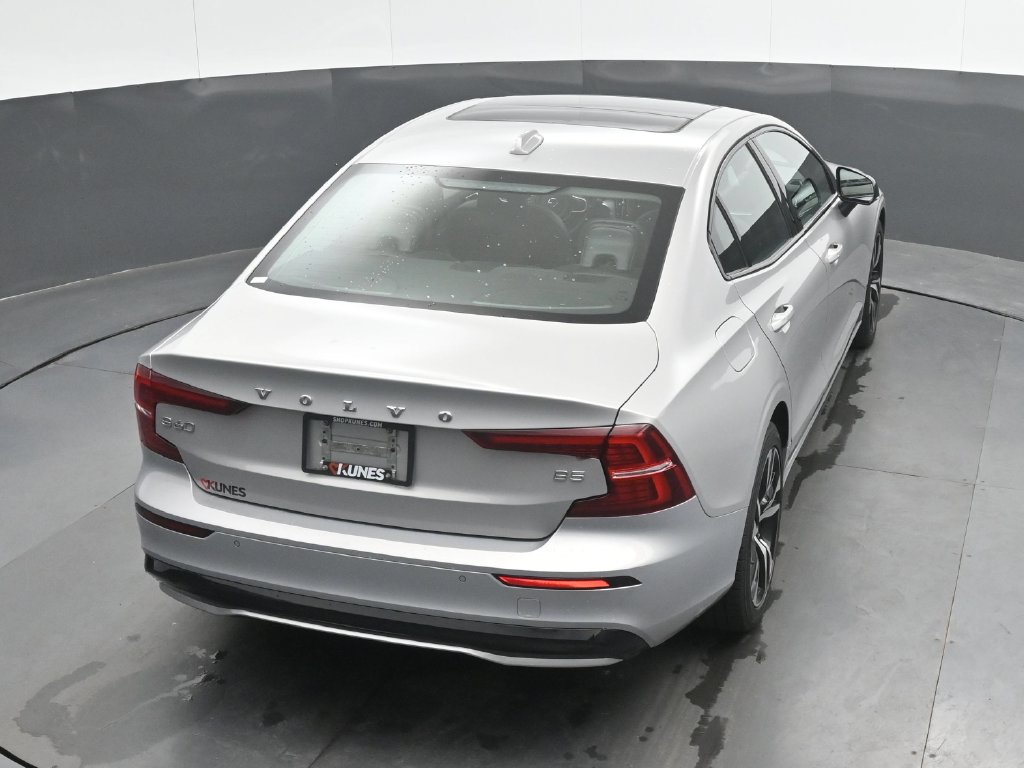 Used 2024 Volvo S60 B5 Core FWD image 30