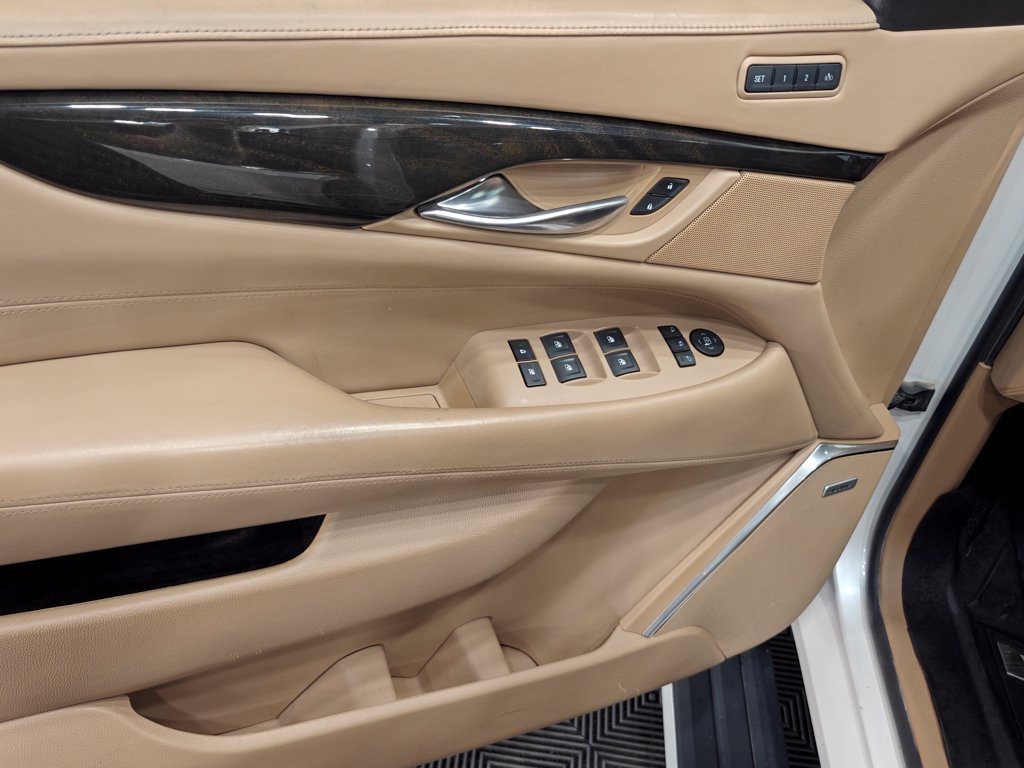 Used 2018 Cadillac Escalade Platinum AWD/4WD image 63