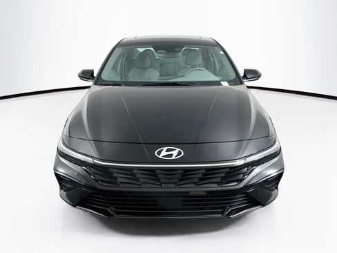 Used 2025 Hyundai Elantra SEL FWD image 2