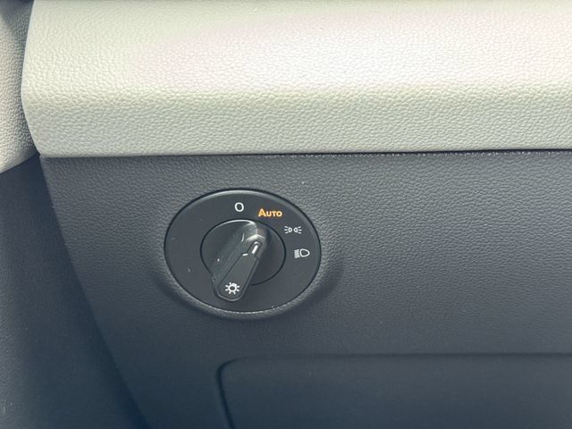 Used 2023 Volkswagen Taos SE w/ Panoramic Sunroof Package FWD image 17