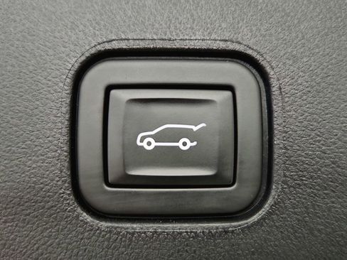 Used 2024 Cadillac Lyriq Sport AWD/4WD image 32