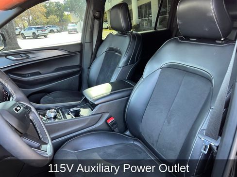 Used 2025 Jeep Grand Cherokee L Laredo AWD/4WD image 10