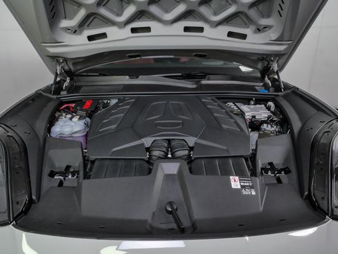 New 2026 Porsche Cayenne GTS AWD/4WD image 37