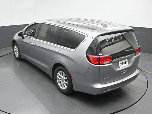 Used 2017 Chrysler Pacifica Touring FWD image 39