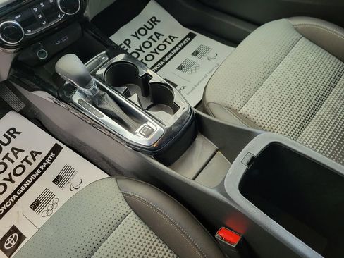 Used 2025 Chevrolet Trax LT w/ LT Convenience Package image 9