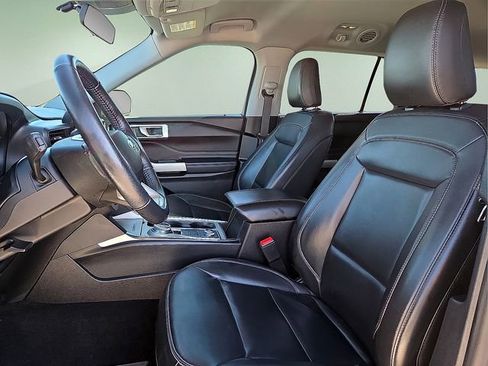 Used 2021 Ford Explorer XLT w/ Equipment Group 202A image 17