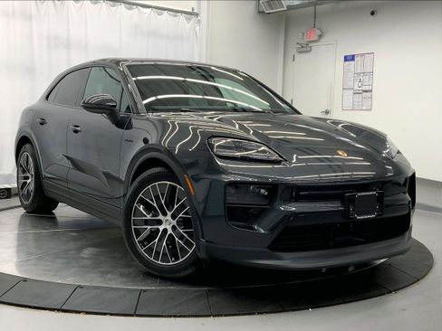 Used 2025 Porsche Macan Electric image 9