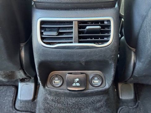 Used 2022 Hyundai Santa Fe Limited image 16