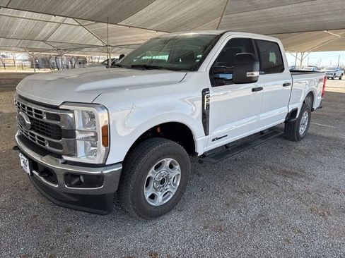 New 2026 Ford F250 XLT w/ FX4 Off-Road Package image 3