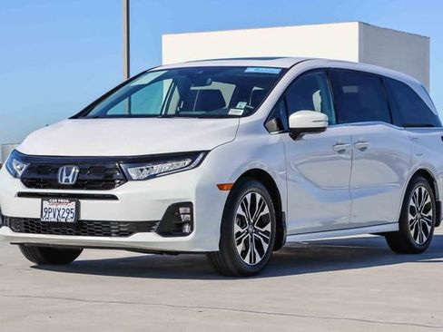 Used 2025 Honda Odyssey Elite image 5