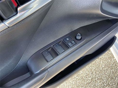 Used 2022 Toyota Camry SE image 18