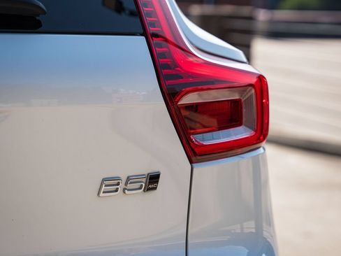 Certified 2023 Volvo XC40 B5 Plus w/ Protection Package Premier AWD/4WD image 5
