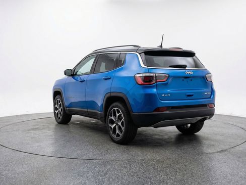 Used 2025 Jeep Compass Limited image 6