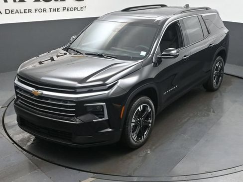 New 2027 Chevrolet Traverse LT w/ Sun and Wheel Package FWD image 24