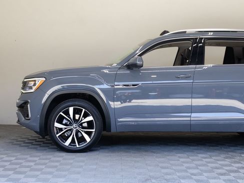 Used 2025 Volkswagen Atlas SEL Premium R-Line AWD/4WD image 8