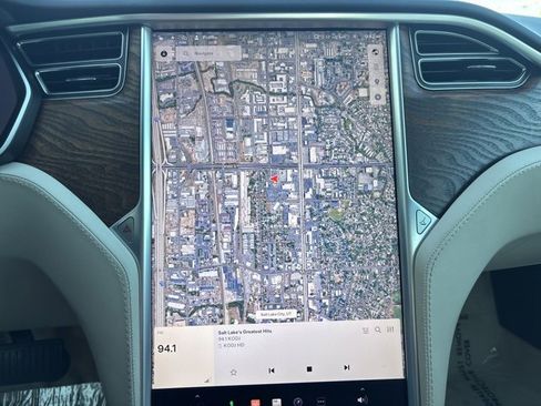 Used 2017 Tesla Model S 75 image 26