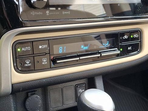 Used 2019 Toyota Corolla LE image 16