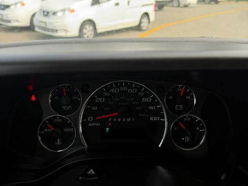 Used 2019 Chevrolet Express 2500 RWD image 33