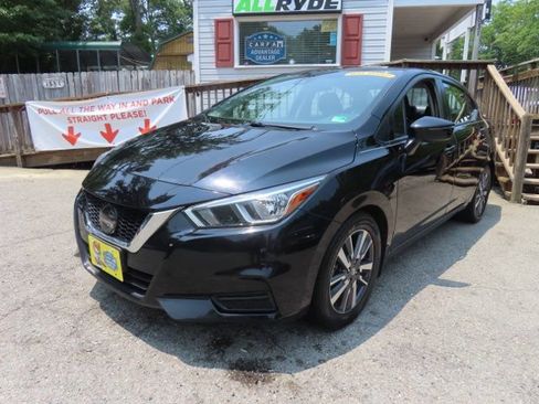 Used 2020 Nissan Versa SV FWD image 2