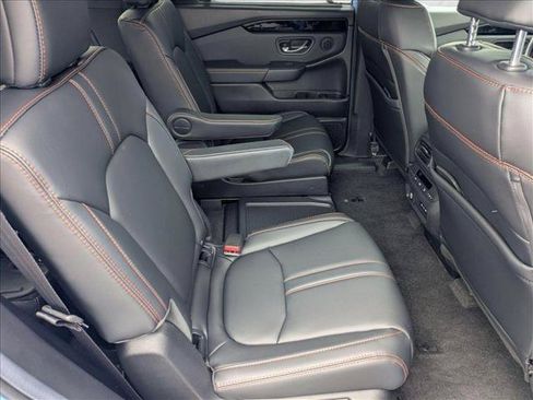 Used 2025 Honda Pilot TrailSport image 21