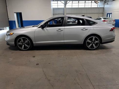 Used 2023 Honda Accord Sport image 4