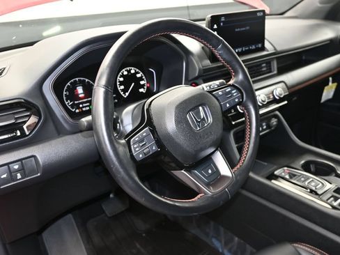 Certified 2025 Honda Pilot TrailSport image 16