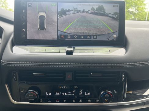 Certified 2025 Nissan Rogue SL w/ Tech Package FWD image 4