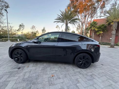 Used 2024 Tesla Model Y Long Range AWD/4WD image 9