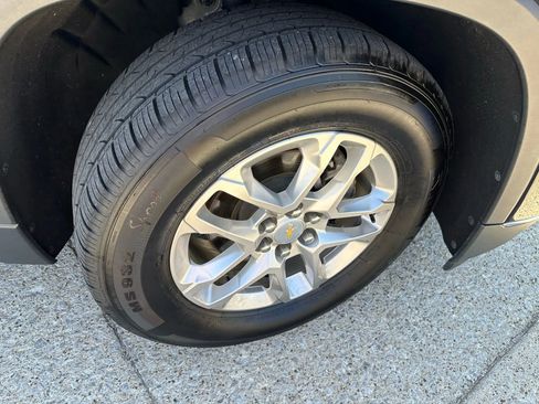 Used 2021 Chevrolet Traverse LT w/ LPO, Floor Liner Package image 9