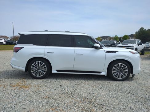 Used 2026 INFINITI QX80 Luxe image 10