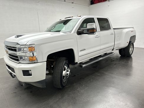 Used 2019 Chevrolet Silverado 3500 High Country w/ Duramax Plus Package image 5