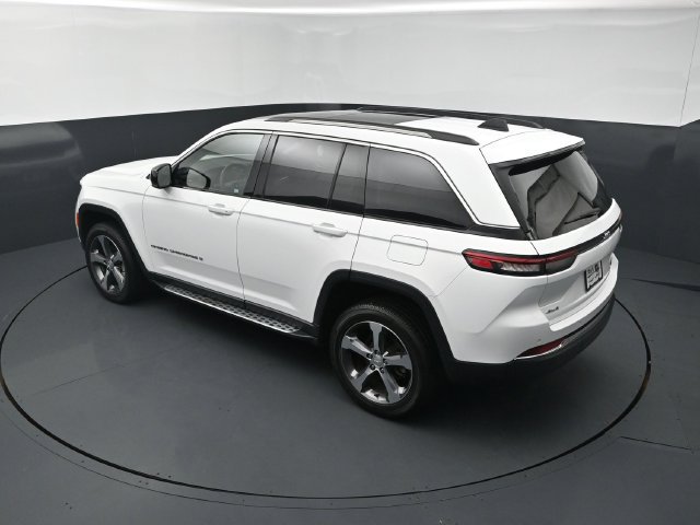 Used 2023 Jeep Grand Cherokee Limited AWD/4WD image 16