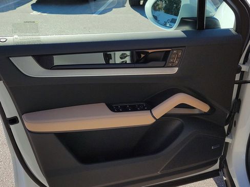 New 2026 Porsche Cayenne image 24