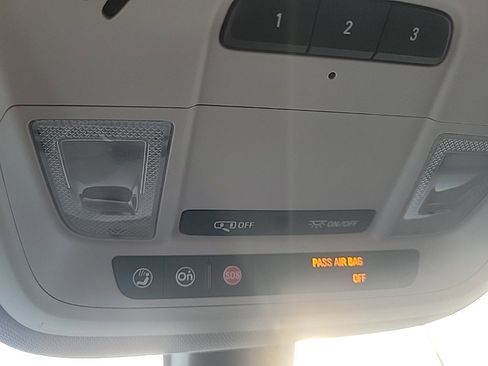 Used 2018 Chevrolet Traverse LT image 19