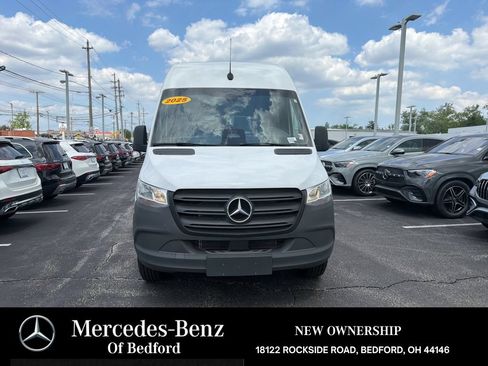 Used 2025 Mercedes-Benz Sprinter 2500 image 2