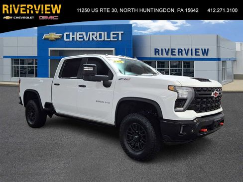 Used 2025 Chevrolet Silverado 2500 ZR2 w/ Technology Package image 1