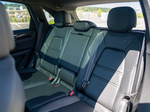 Certified 2023 Porsche Cayenne AWD/4WD image 23