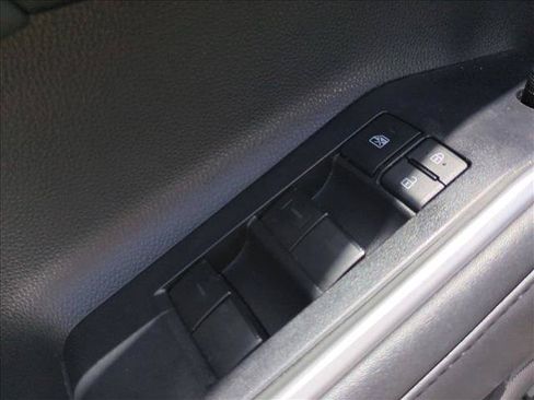 Used 2022 Toyota Highlander XSE FWD image 12