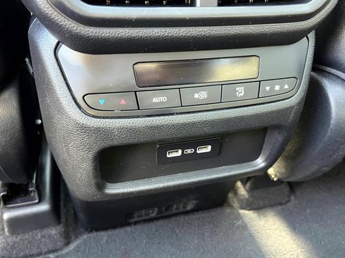 Certified 2023 Honda Pilot Touring image 11