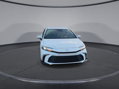 Used 2025 Toyota Camry SE FWD image 3