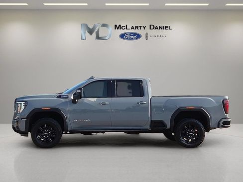 Used 2025 GMC Sierra 2500 AT4 w/ AT4 Premium Plus Package AWD/4WD image 3