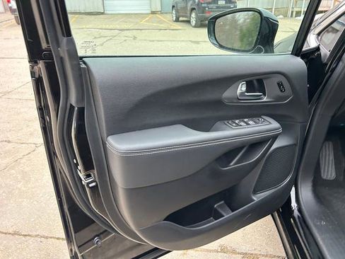 New 2026 Chrysler Pacifica Select image 7