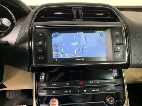 Used 2017 Jaguar XE Prestige image 26