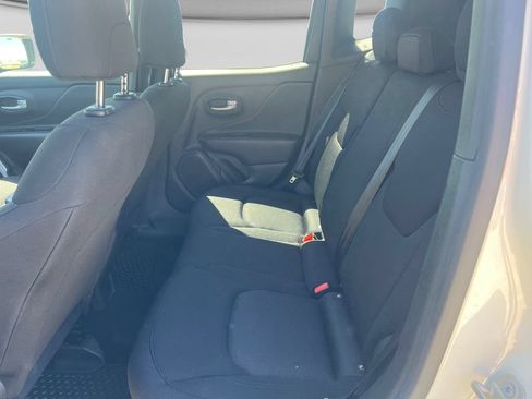 Used 2023 Jeep Renegade Latitude AWD/4WD image 34