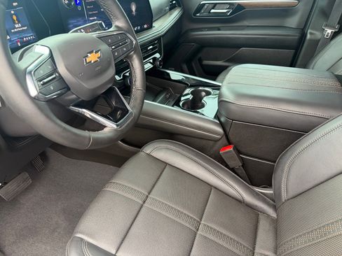 Used 2025 Chevrolet Suburban High Country image 26