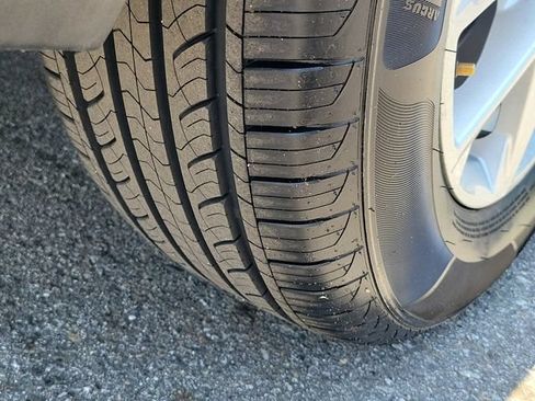 Used 2023 Chevrolet Equinox LT w/ Driver Convenience Package FWD image 27